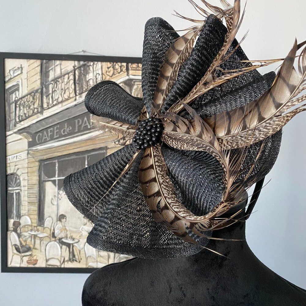 **Stunning Black Lightweight Fascinator - Gently Used**
